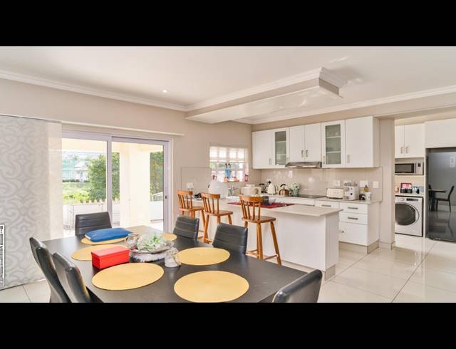 3 BEDROOM TOWNHOUSE FOR SALE IN EDGEMOUNT ESTATE